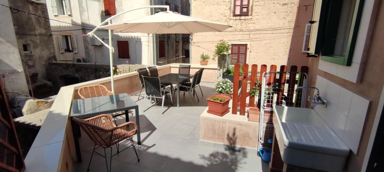 Luxury Apartment - Old Soul With A New Heart Крес Екстериор снимка